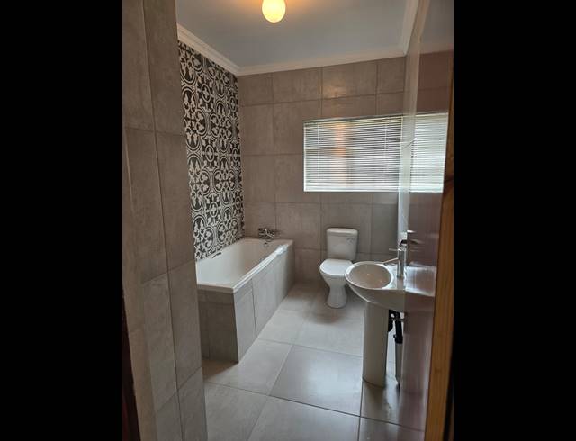 4 BEDROOM HOUSE FOR SALE IN MANDELA VIEW